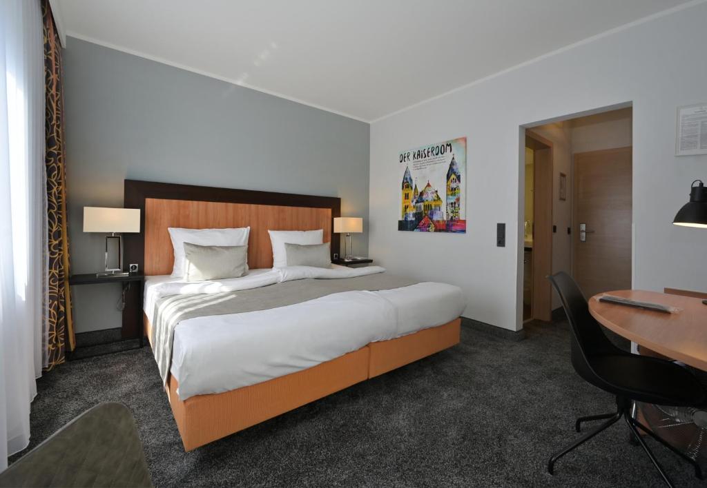Кровать или кровати в номере Hotel & Living Am Wartturm - Hotel & Apartments