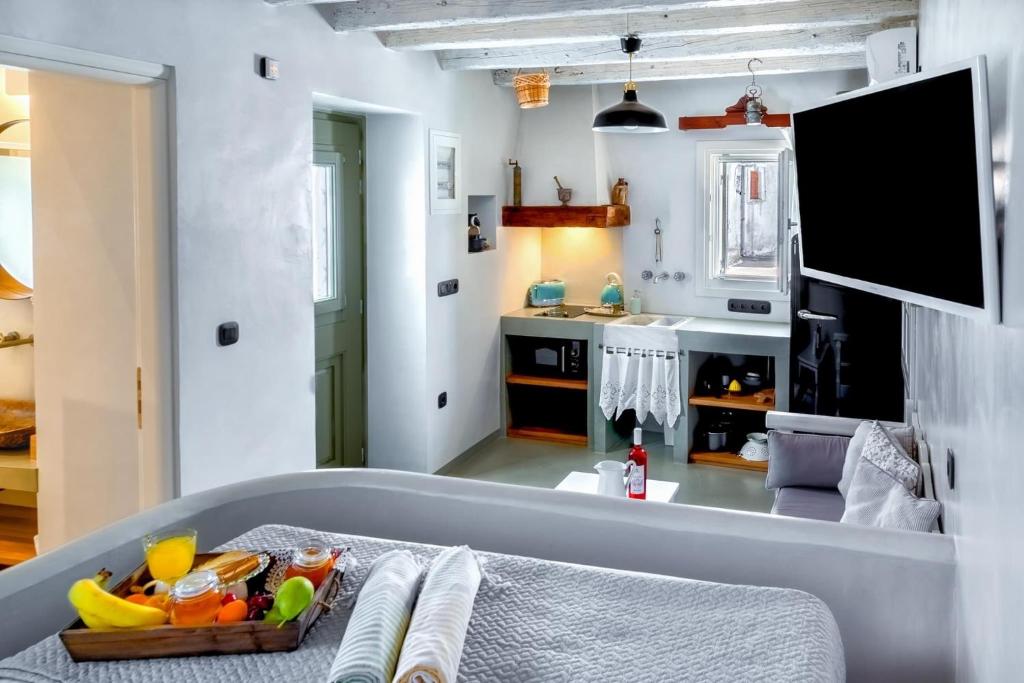 a kitchen with a table with a tray of food at Spitaki Serifos Studio in Rámos