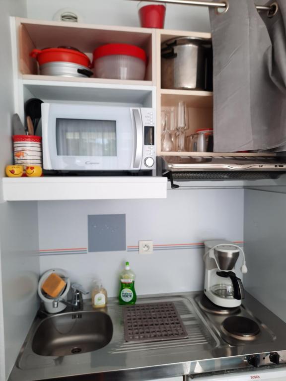 Kuchyň nebo kuchyňský kout v ubytování DINARD