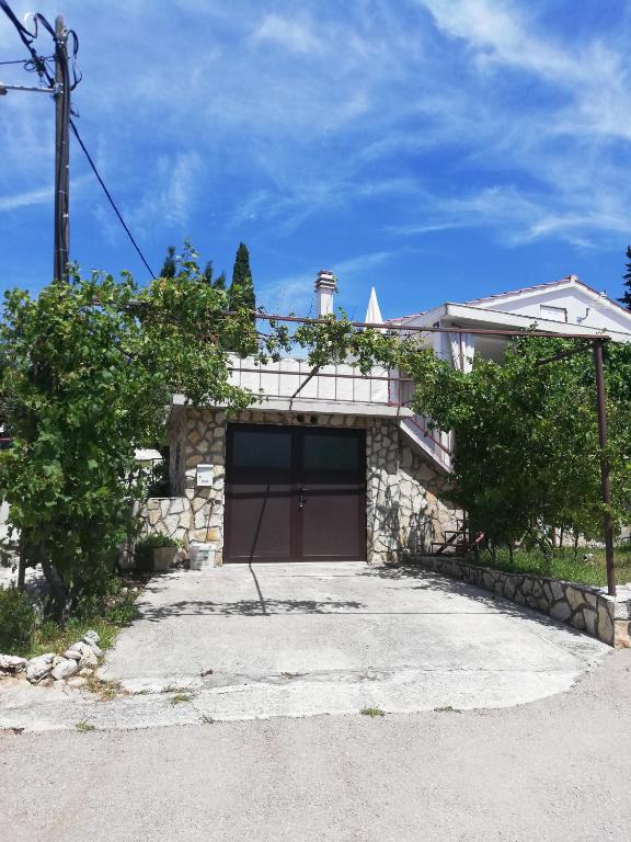 Budova, v ktorej sa apartmán nachádza