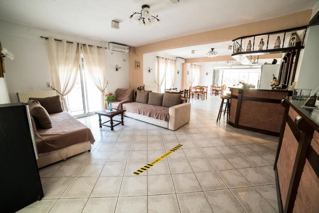 Posezení v ubytování Hotel Fourkos