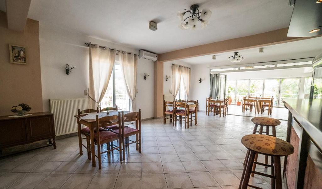 Posezení v ubytování Hotel Fourkos