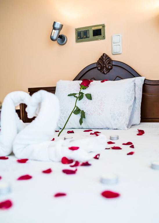 Postel nebo postele na pokoji v ubytování Hotel Fourkos