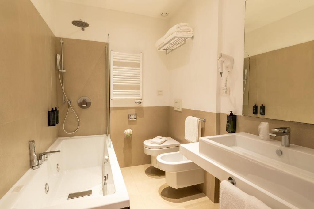 Koupelna v ubytování Life Hotel Seaview & Spa