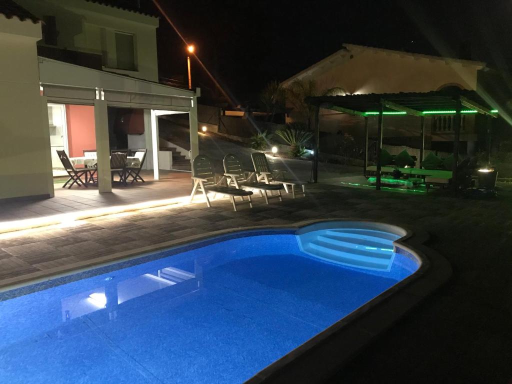 Bazén v ubytování Villa olivella nebo v jeho okolí