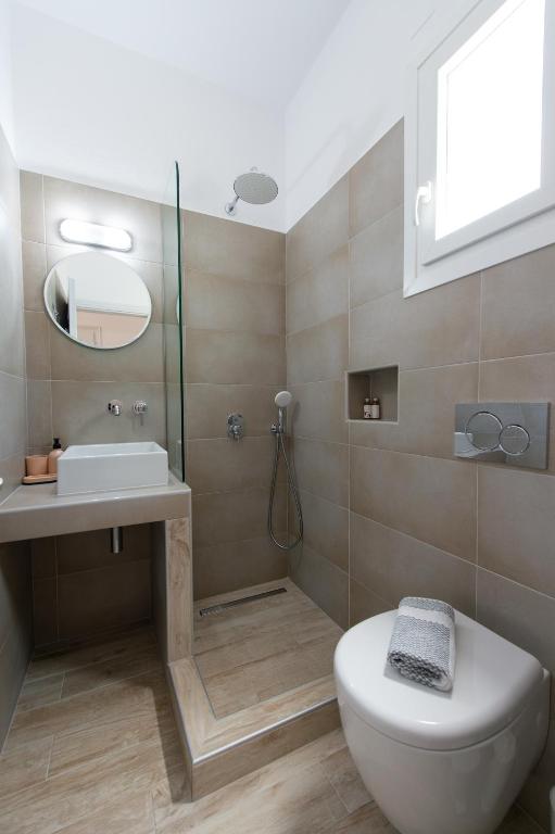 Ванная комната в Morpheas Pension Rooms & Apartments