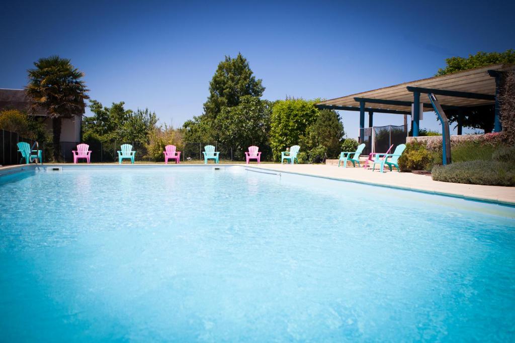 Logis Hôtel & Restaurant Au Clos Paillé Charme & Caractère - Housity