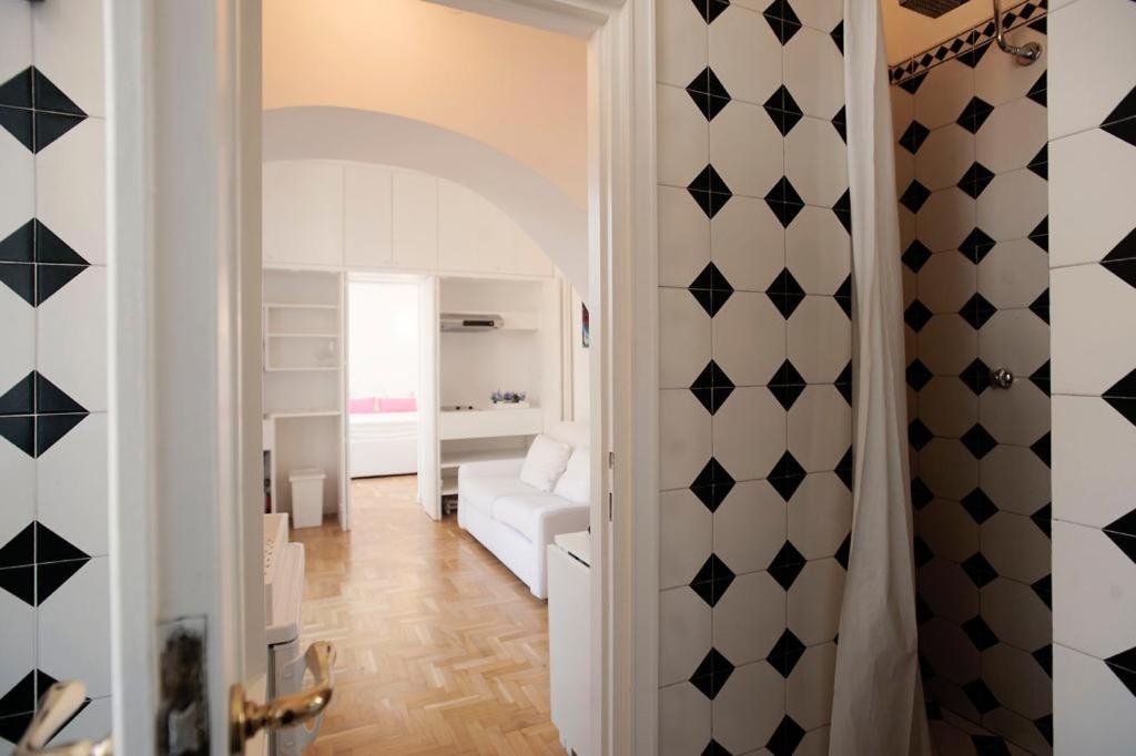 A bathroom at Erida 2 Apartment Spanish Steps