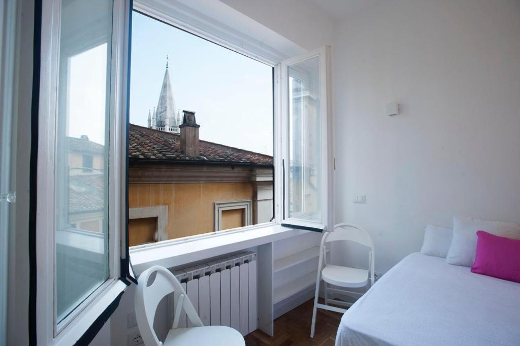 A bed or beds in a room at Erida 2 Apartment Spanish Steps