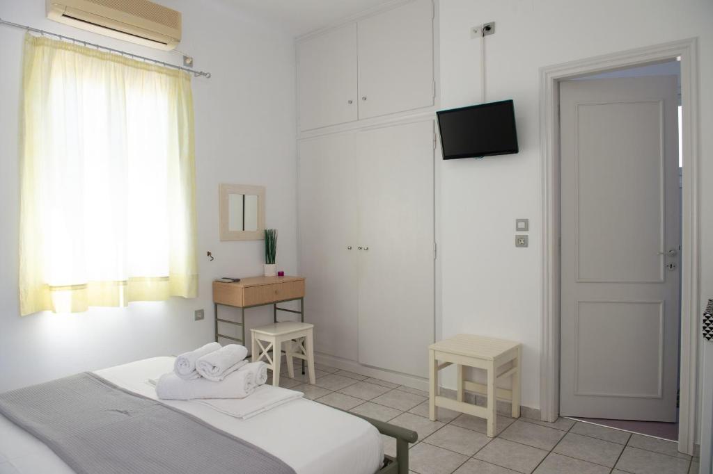 Кровать или кровати в номере Morpheas Pension Rooms & Apartments