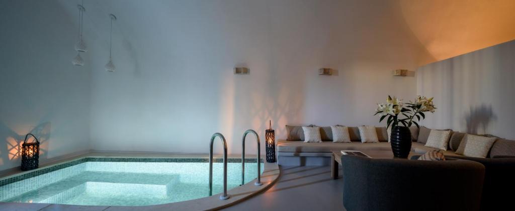 Bazén v ubytování White Dream Suites nebo v jeho okolí