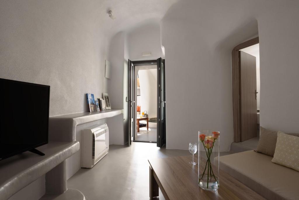 TV a/nebo společenská místnost v ubytování White Dream Suites