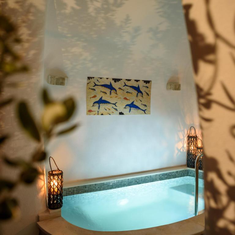 Bazén v ubytování White Dream Suites nebo v jeho okolí