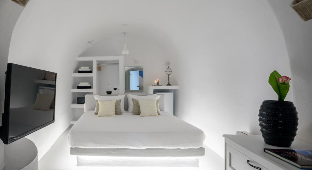 TV a/nebo společenská místnost v ubytování White Dream Suites