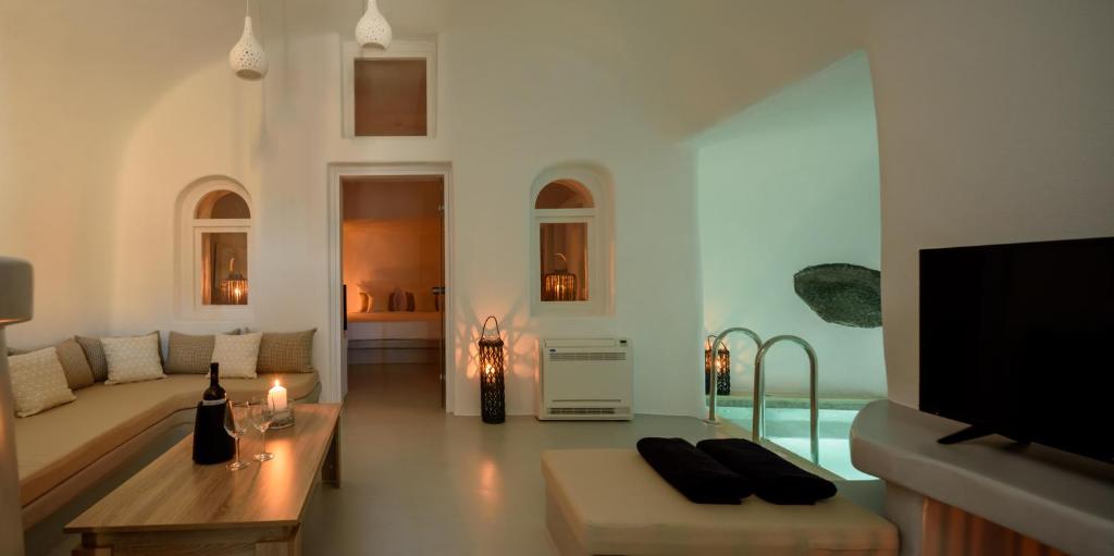 TV a/nebo společenská místnost v ubytování White Dream Suites