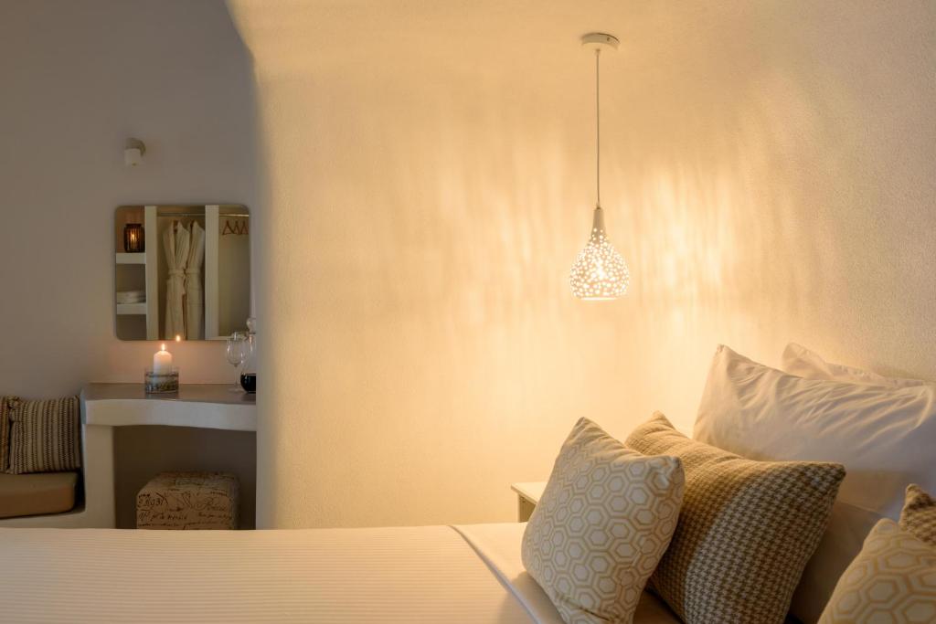 Postel nebo postele na pokoji v ubytování White Dream Suites