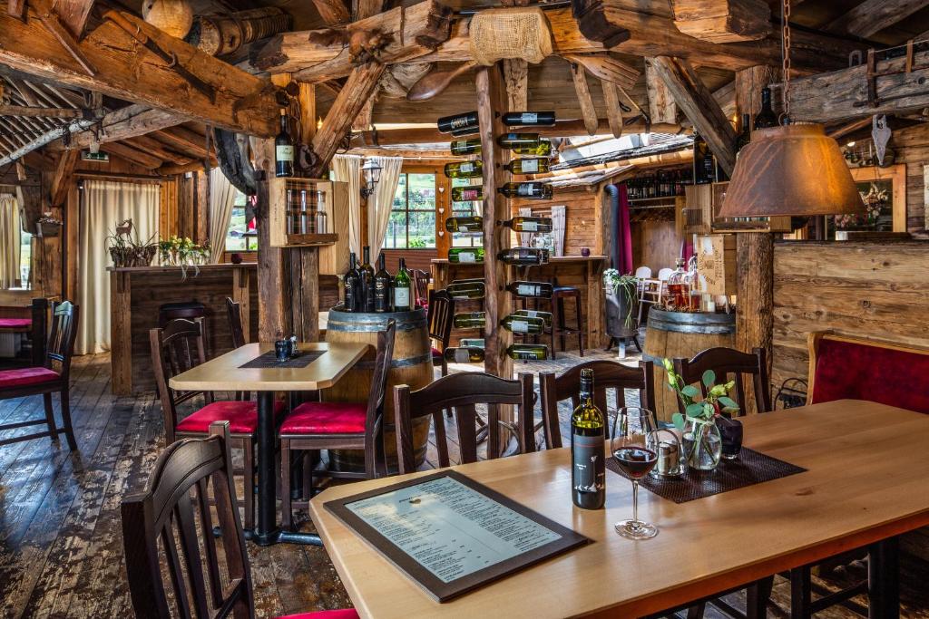 Restaurace v ubytování AlpenParks Hotel MONTANA