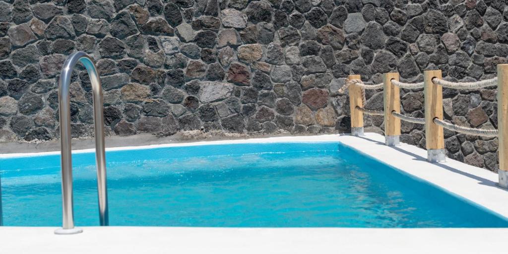 Bazén v ubytování White Dream Suites nebo v jeho okolí