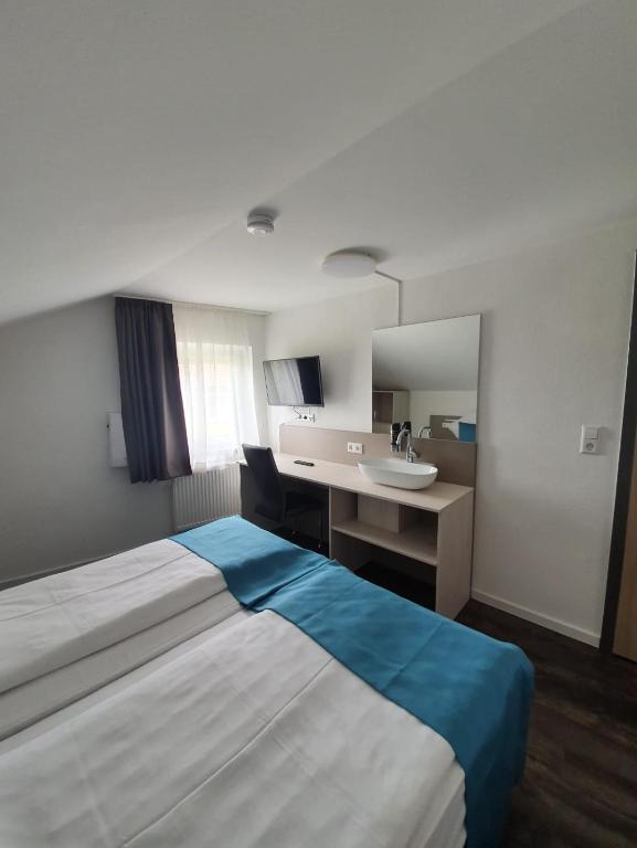 
Double or Twin Room with Shared Bathroom
