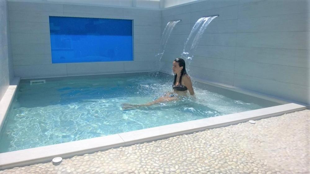 Bazén v ubytování Hotel Ambrosiana nebo v jeho okolí
