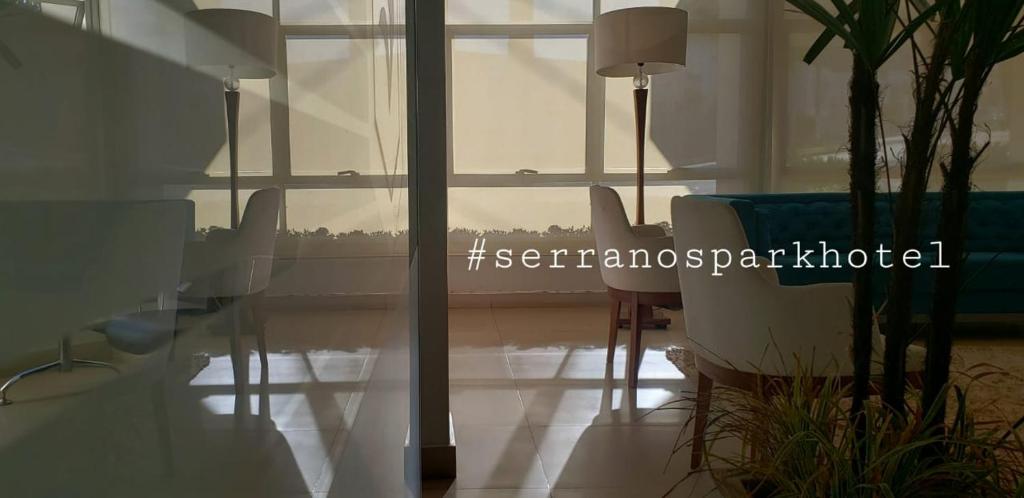  Serranos Park Hotel