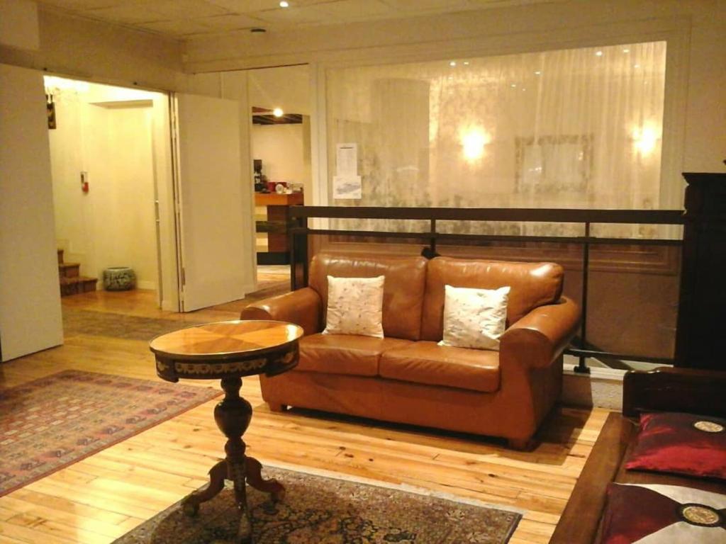 Istumisnurk majutusasutuses Hotel Calvaire