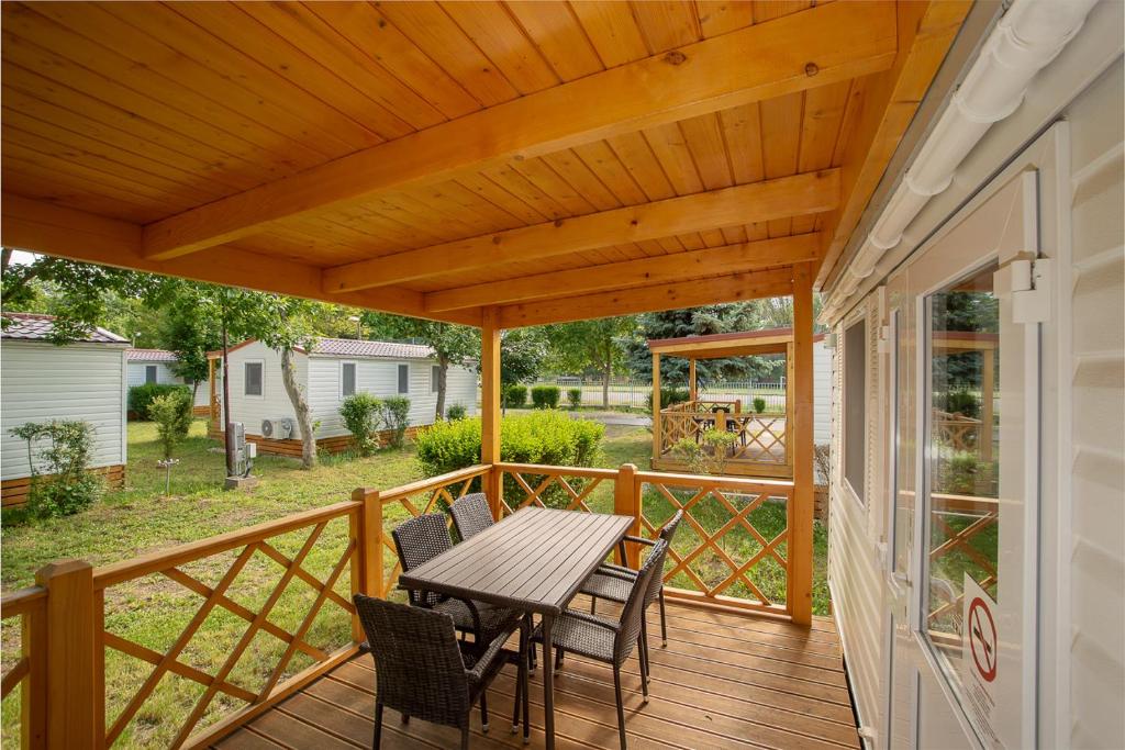 Ogród w obiekcie Hungarospa Thermal Camping Mobilház