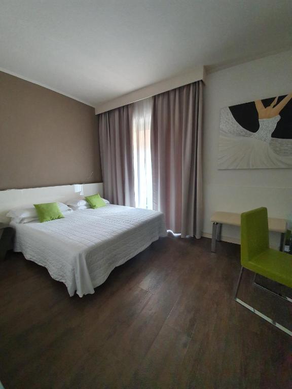 Postel nebo postele na pokoji v ubytování Hotel Desenzano