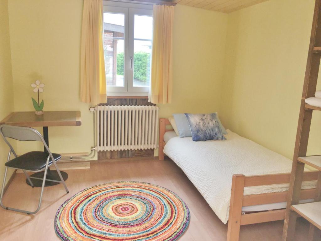 Postel nebo postele na pokoji v ubytování Schutzenbach Backpackers For Adults 18-34