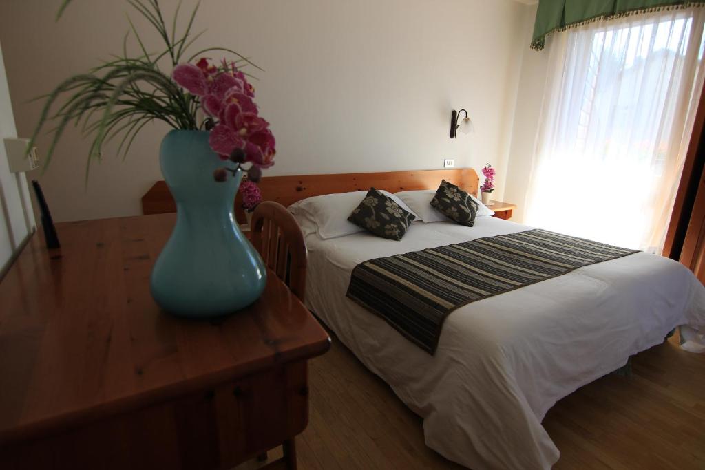 Posteľ alebo postele v izbe v ubytovaní Albergo Ristorante Cacciatori