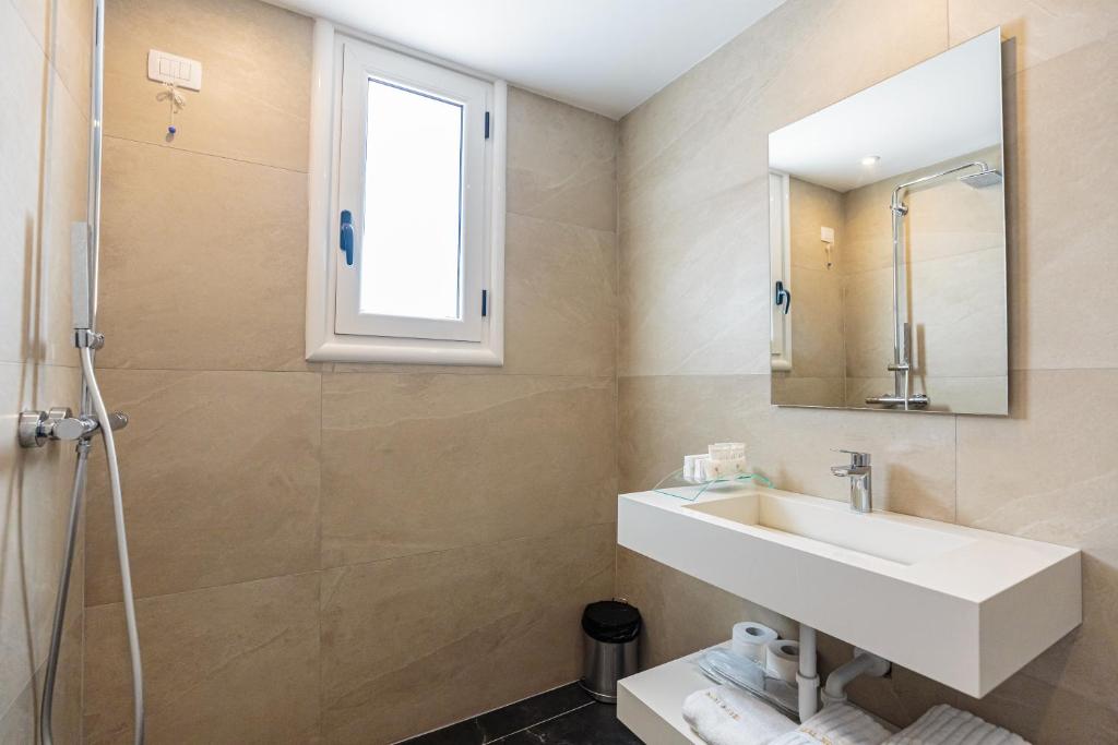 Koupelna v ubytování Real Hotel