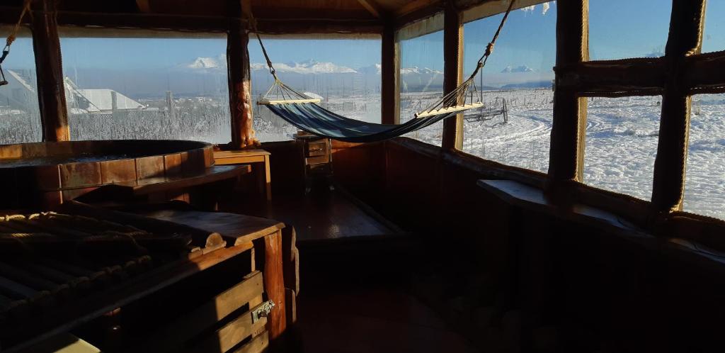 Uma vista geral da montanha ou uma vista da montanha a partir do chalé