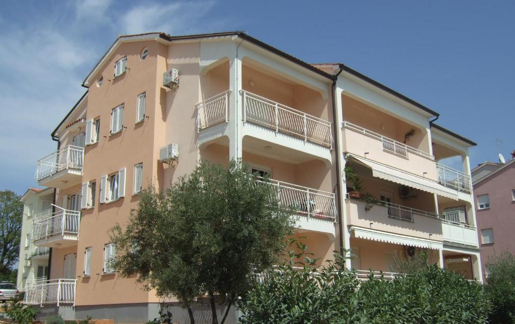 NELA, 700 m from the beach