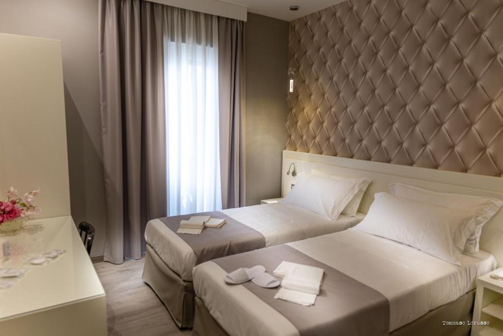 Postel nebo postele na pokoji v ubytování HOLYGOLD Suite ****