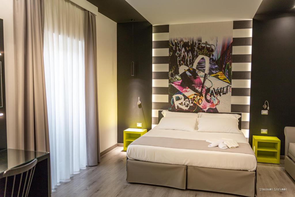 Postel nebo postele na pokoji v ubytování HOLYGOLD Suite ****