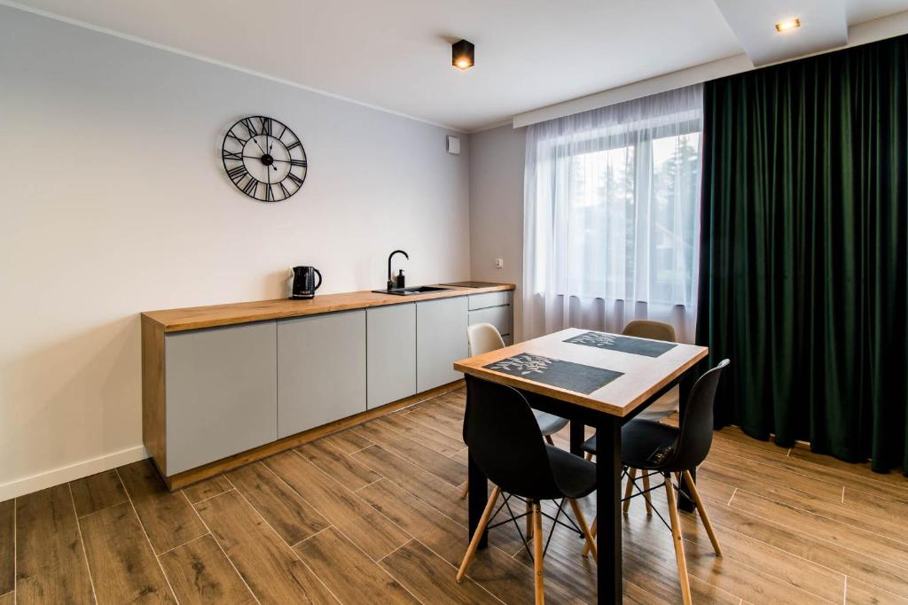 Apartamenty Świerkowa w Rydzewie - 带露台的公寓