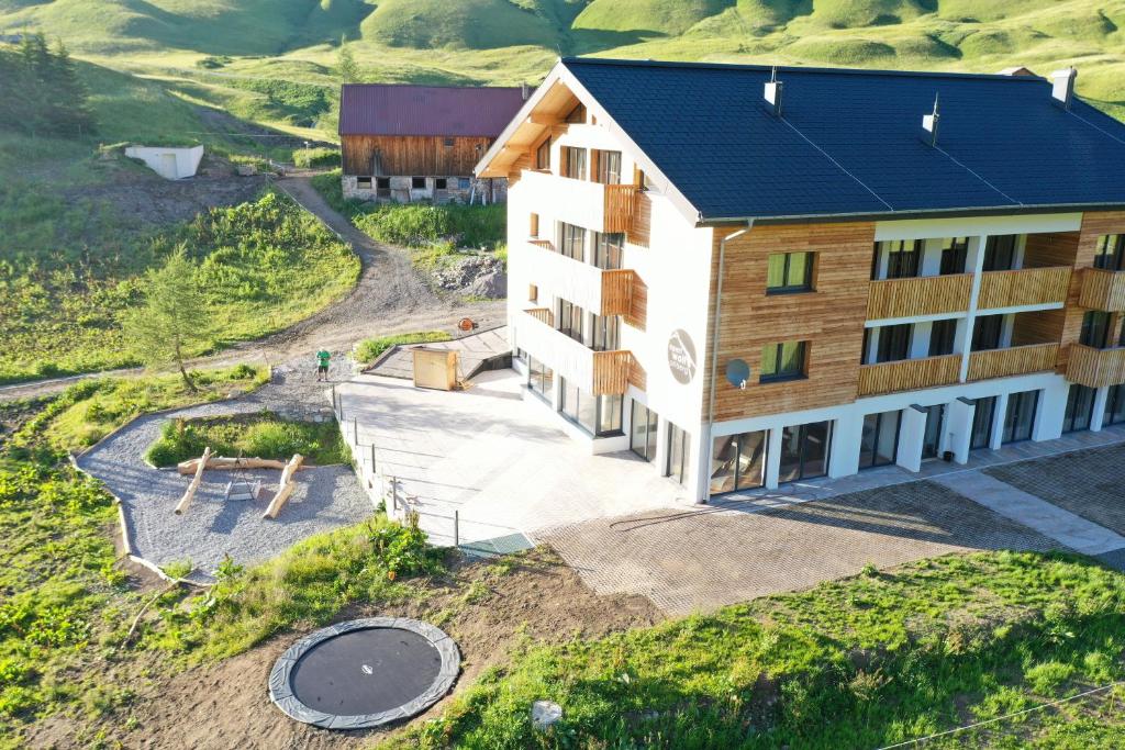 Budova, kde se aparthotel nachází