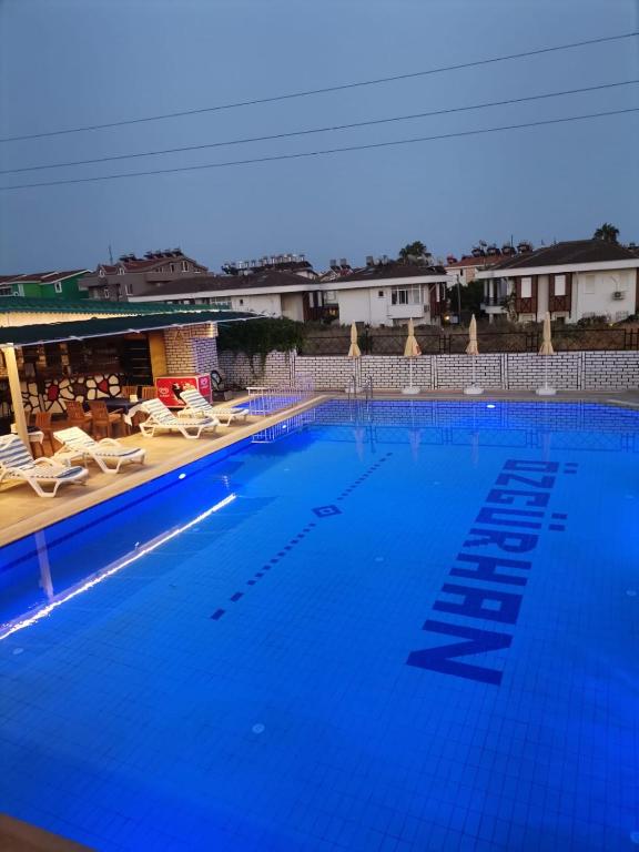 Bazén v ubytování Side Özgürhan Hotel nebo v jeho okolí