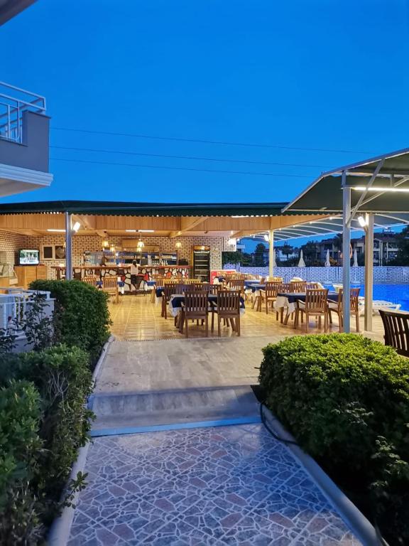 Restaurace v ubytování Side Özgürhan Hotel