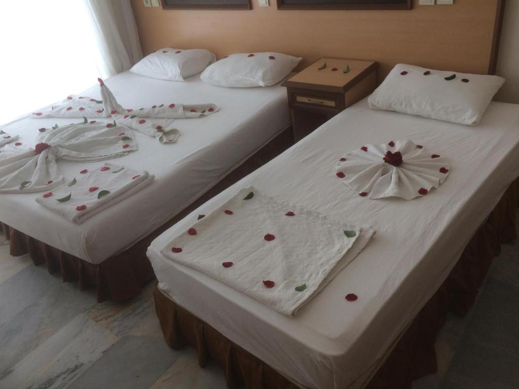 Postel nebo postele na pokoji v ubytování Side Özgürhan Hotel