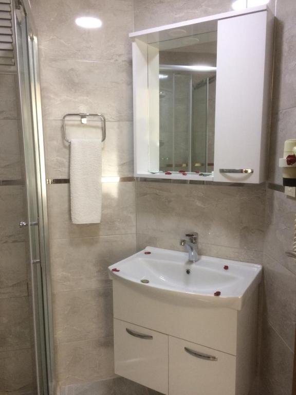 Koupelna v ubytování Side Özgürhan Hotel
