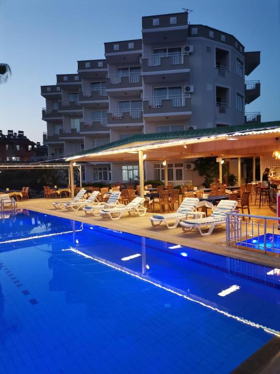 Bazén v ubytování Side Özgürhan Hotel nebo v jeho okolí