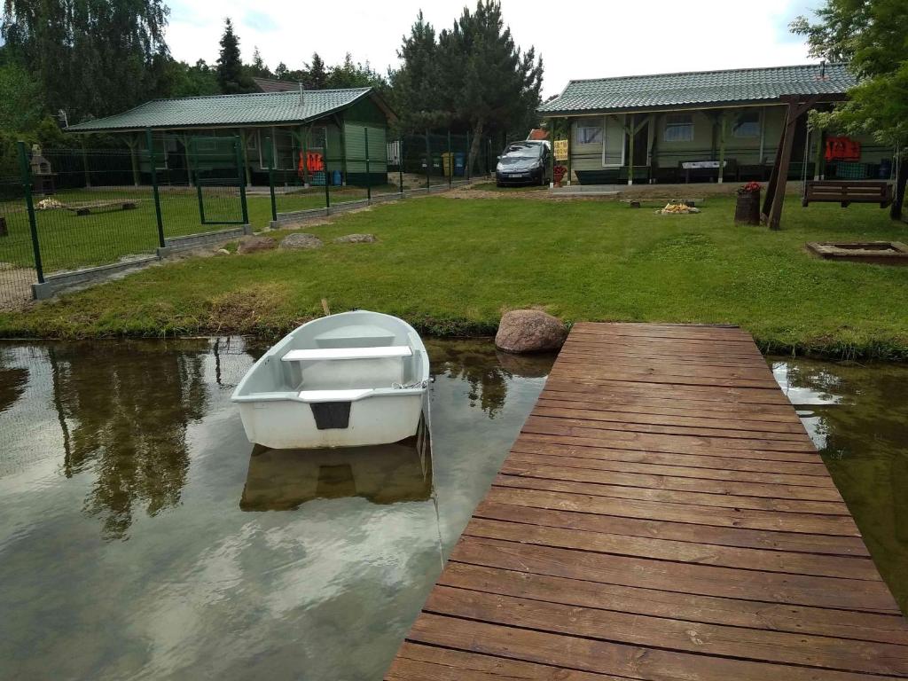 a boat sitting on the water next to a dock at Dar Kalu Jas in Kal