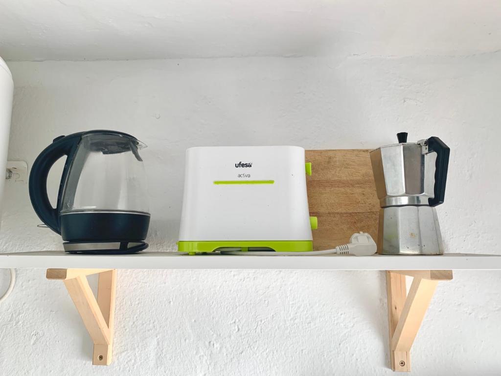 Príslušenstvo na prípravu kávy alebo čaju v ubytovaní Easy Nerja Beach House