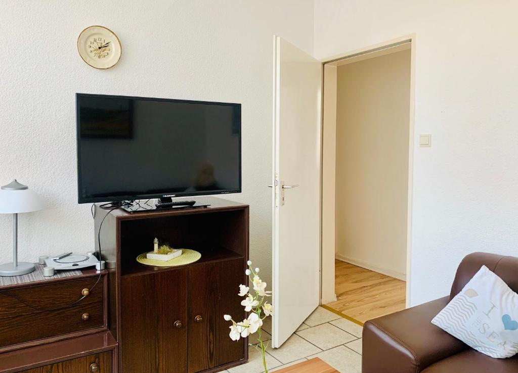 TV a/nebo společenská místnost v ubytování Haus Kormoran Borkum