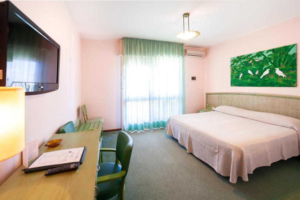 Hotel American - Double Room - Disability Access