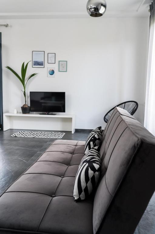 A seating area at Villa Sunset Albatross