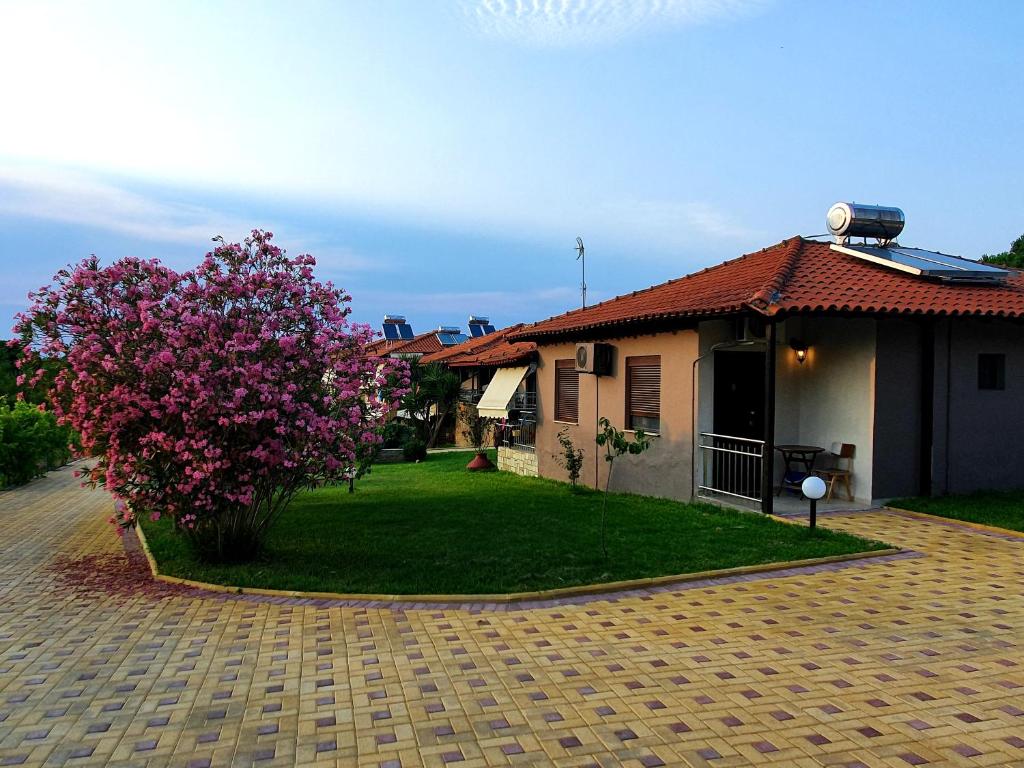 حديقة خارج Katina's House