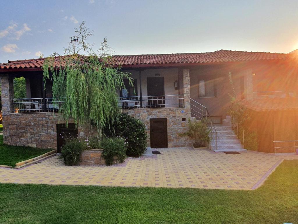 حديقة خارج Katina's House