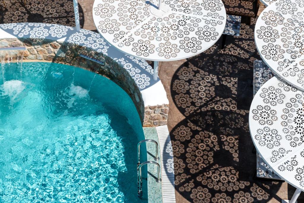 المسبح في Marvarit Suites أو بالجوار